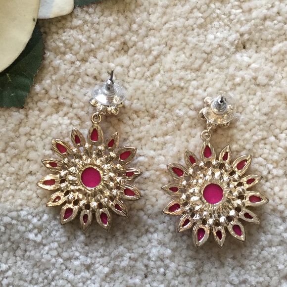 Olivia Welles Teardrop Sunburst Earrings NWOT - Picture 2 of 4